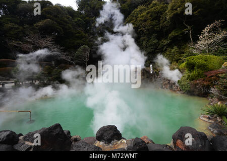 Umi Jigoku ( Ocean l'enfer ) Hot Spring à Beppu, Japon. Banque D'Images