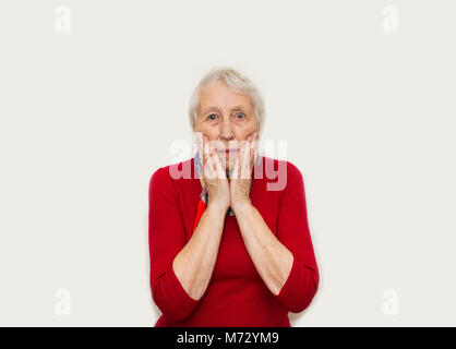 Close-up of a senior woman avec émotion d'horreur Banque D'Images