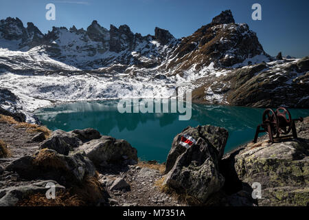 Prises sur les cinq lacs randonnée dans les Alpes suisses. Banque D'Images