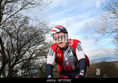 Tour de Yorkshire 2016 membre de l'équipe nationale de Côte d'escalade greenhow hill lors de l'étape 1 du tour de yorkshire. Banque D'Images