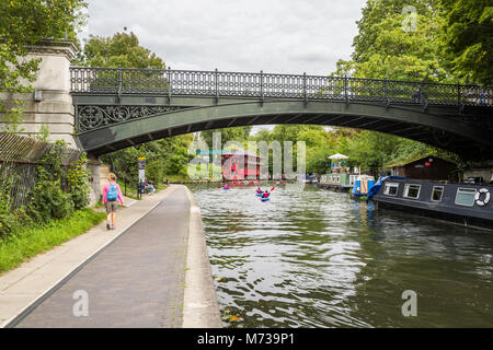 Le Feng Shang Princess est un restaurant chinois flottant dans le bassin de Cumberland de Regent's Canal, Regent's Park, London, UK. Banque D'Images