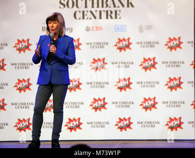 London UK 08 mars 2018 Aujourd'hui la Journée internationale de la femme 2018 Le maire de Londres Sadiq Khan à Southbank Centre, WOW - Femmes du monde festival avec Southbank Centre Directeur Artistique Jude Kelly CBE et London School girls.@Paul Quezada-Neiman/Alamy Live News Banque D'Images