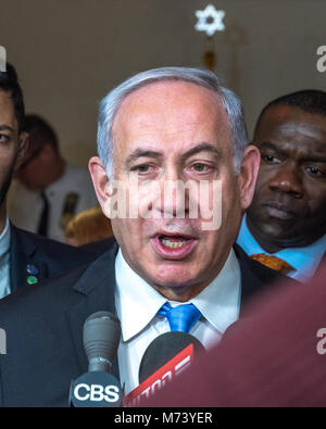 New York, USA. 8Th Mar 2018. Le Premier ministre israélien Benjamin Netanyahu s'adresse aux journalistes lors de l'ouverture d'une exposition spéciale sur la présence juive à Jérusalem au Siège des Nations Unies à New York, Photo de Enrique Shore/Alamy Live News Banque D'Images