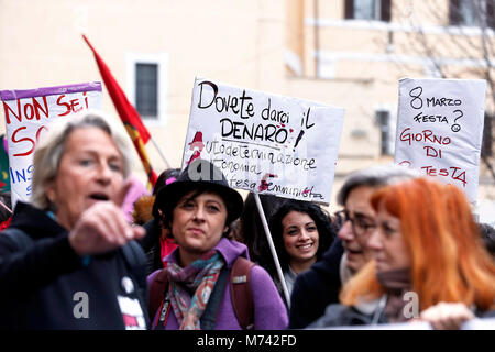 Rome, Italie. Mar 8, 2018. 08/03/2018 Roms. Marcia delle Donne à l'occasione della Festa della donna, contro la violenza e per i Diritti delle donne. Le 8 mars 2018 à Rome. Marche des femmes à Rome, # WeToo, # WeToogether, dans l'occasion de la Journée internationale de la femme (JIF). Foto Samantha Zucchi Insidefoto insidefoto Crédit : srl/Alamy Live News Banque D'Images