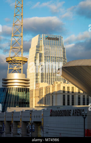 Bridgestone Arena et bâtiments Pinnacle au centre-ville de Nashville, Tennessee, USA Banque D'Images