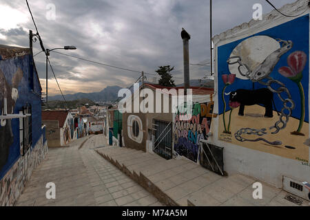 Orihuela, Espagne. 26 février 2018 : peintures murales de San Isidro en hommage à Miguel Hernandez dans la ville d'Orihuela, province d'Alicante, Espagne. Banque D'Images