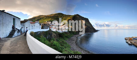 Vila Nova do Corvo au crépuscule. Corvo Island. Açores, Portugal Banque D'Images