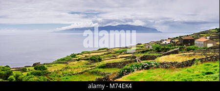 Corvo Island. L'île de Flores à l'horizon. Açores, Portugal Banque D'Images