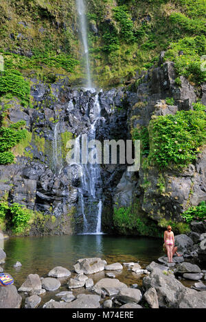 Poço do Bacalhau, Fajã Grande, avec des cascades, l'île de Flores. Açores, Portugal Banque D'Images