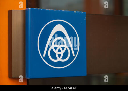 Nürnberg / ALLEMAGNE - mars 4, 2018 : producteur d'acier allemand ThyssenKrupp logo sur le bâtiment d'accès. Banque D'Images