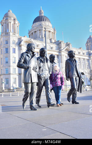 Marcher avec les statues Beatles Liverpool Banque D'Images