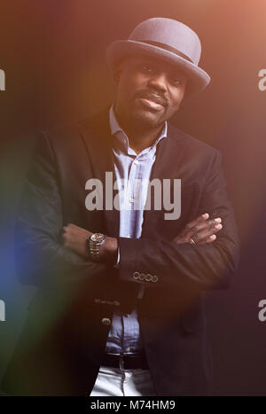 Image of African man wearing hat posing in studio. Banque D'Images