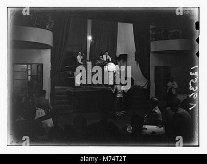 Une image montrant Haïfa, une grande ville d'Israël, connue pour sa diversité culturelle, son port et comme centre de l'économie israélienne. La photographie met en valeur les caractéristiques architecturales et géographiques de la ville. Banque D'Images