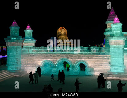 Les bâtiments de glace à la 2018 International Harbin Ice and Snow Sculpture Festival Banque D'Images