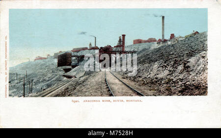 Une photographie de la mine Anaconda à Butte, Montana, un site majeur pour l'extraction de cuivre aux États-Unis au début du XXe siècle, montrant les opérations minières et la main-d'œuvre. Banque D'Images