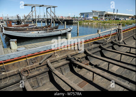 Collection d'authentiques bateaux historiques à partir de la Scandinavie et de la pleine échelle reconstructions navigables de bateaux vikings sur Museumsøen (île des musées) et Vik Banque D'Images