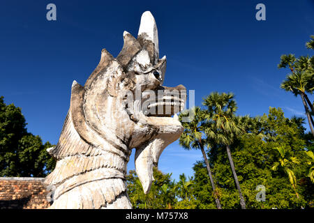 Sculpture de naga au temple de Thaïlande Banque D'Images