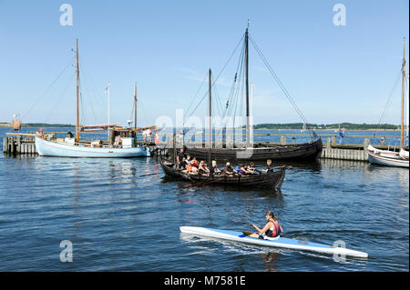 Collection d'authentiques bateaux historiques à partir de la Scandinavie et de la pleine échelle reconstructions navigables de bateaux vikings sur Museumsøen (île des musées) et Vik Banque D'Images