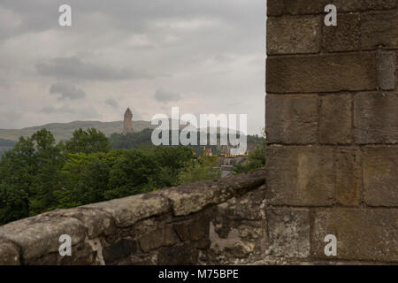 Vieux Pont de Stirling (construite le long 15ème - 16ème siècle, aujourd'hui reste l'un des meilleurs ponts en arc de maçonnerie médiévale en Ecosse), avec l'abbaye d'un Craig Banque D'Images
