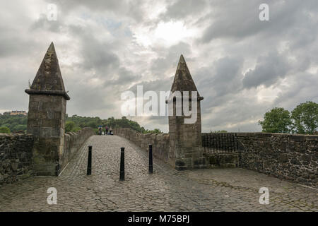 Vieux Pont de Stirling (construite le long 15ème - 16ème siècle, aujourd'hui reste l'un des meilleurs ponts en arc de maçonnerie médiévale en Ecosse). Stirling. L'Écosse. Banque D'Images