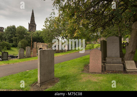 Le Glasgow Nécropole (cimetière de l'époque Victorienne). Hill à l'est de la cathédrale de Glasgow (St. Mungo's Cathedral). Glasgow, Ecosse Banque D'Images