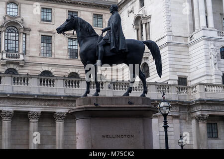 Statue équestre du Duc de Wellington, sculptée par Francis Leggatt Chantrey et Herbert William Weekes. Situé au Royal Exchange, Londres Banque D'Images