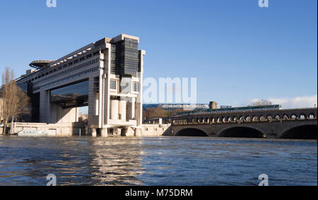 Ministère français des Finances, Pont de Bercy, Seine, Paris, France, Europe Banque D'Images