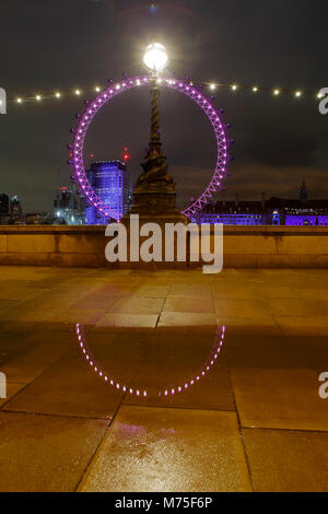 Le London Eye, rive sud de la Tamise près de Westminster Banque D'Images