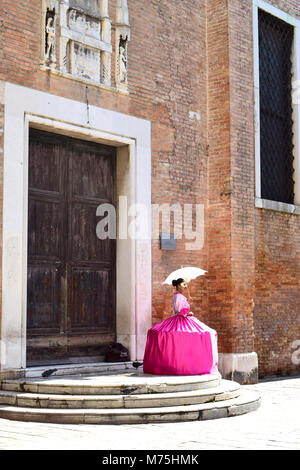Images classiques de Venise, Italie avec le mode de vie et notamment les canaux, les bâtiments et les marchés. Banque D'Images