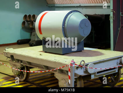 Balaklava, Russie - le 14 novembre 2015 : Mise en page des torpilles de têtes nucléaires sur l'objet 820 RTB : local area arsenal nucléaire, un musée souterrain B complexe Banque D'Images