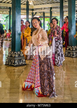 Beksan Putri, palais traditionnel des femmes à la performance de danse Kraton Ngayogyakarta Hadiningrat, le palais de la sultanat de Yogyakarta, le centre de Valence Banque D'Images