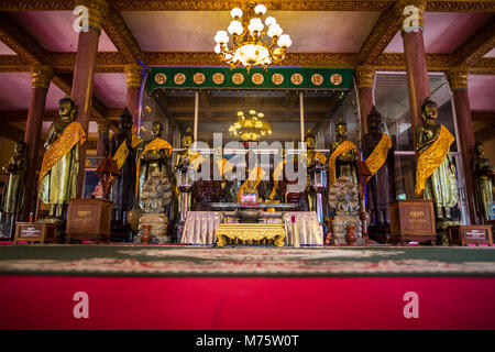 Pagode Ounalom wat est situé sur un quai Sisowath de Phnom Penh, Cambodge, près du Palais Royal du Cambodge. Banque D'Images