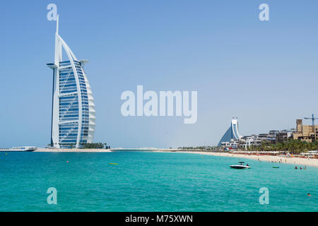 Burj Al Arab, la plage de Jumeirah, Dubai, Émirats Arabes Unis Banque D'Images