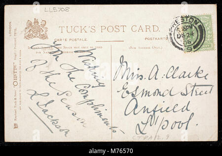 Une photographie du London Bridge à Londres, en Angleterre, capturant sa structure emblématique enjambant la Tamise. L'image souligne l'importance historique du pont et son rôle dans l'infrastructure de la ville. Banque D'Images