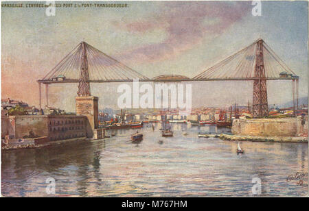 Cette image montre l'entrée du Vieux-Port à Marseille, France, avec le Pont-transbordeur distinctif (un pont de transport) visible. Le pont est un élément emblématique du patrimoine industriel de la ville. Banque D'Images