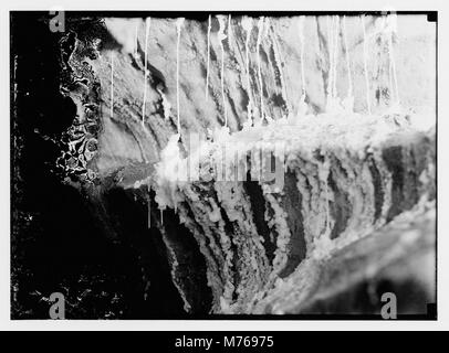 Autour de la Mer Morte. Stalactites dans la grotte de sel, Jebel Usdum matpc LOC.09211 Banque D'Images