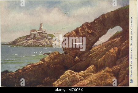 Cette photographie capture le phare de Mumbles et l'Arc naturel de Swansea, mettant en valeur ces caractéristiques naturelles et architecturales emblématiques le long du littoral. Banque D'Images