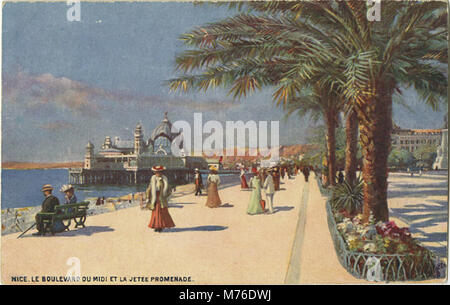 Une vue panoramique du Boulevard du midi et de la jetée Promenade à Nice, France, mettant en valeur la beauté côtière et les activités de loisirs de la région. Banque D'Images