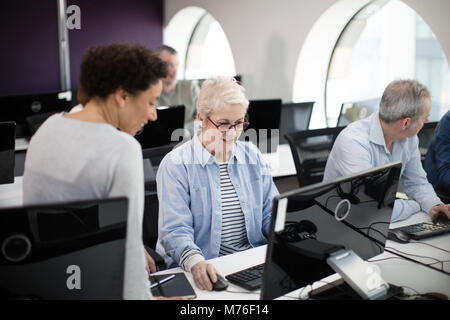 Cours d'informatique senior woman on Banque D'Images