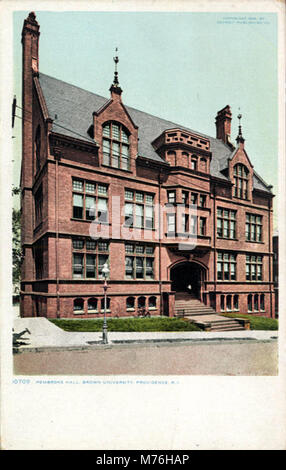 Cette image représente Pembroke Hall à l'Université Brown, soulignant le style architectural et l'importance du bâtiment sur le campus de l'université à Providence, Rhode Island. Banque D'Images