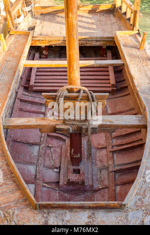 Détail de l'old vintage bateau en bois, conservée à Yas Waterworld. Banque D'Images