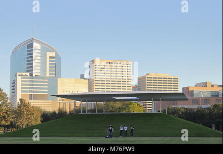 HOUSTON, Texas - 24 NOVEMBRE 2017 : James Turrell dans Skyspace de Rice University, Houston, Texas Banque D'Images