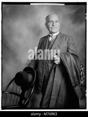 Cette photographie présente le Dr Paul Sabatier, figure éminente dans le domaine de la science, connu pour ses contributions à la chimie et son héritage dans le développement scientifique. Banque D'Images