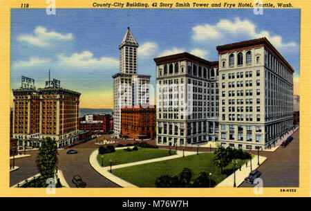 Le County-City Building à Seattle, WA, comprend une Smith Tower de 42 étages et l'historique Frye Hotel. Situé dans le centre-ville, ce bâtiment est un élément clé de l'horizon de Seattle et un point de repère important dans l'histoire architecturale de la région. Banque D'Images