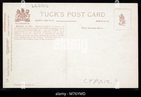 Photographie représentant l'entrée de la jetée de Southend-on-Sea, une station balnéaire populaire de l'Essex, en Angleterre. L'image capture la structure architecturale emblématique et l'atmosphère animée qui entoure la jetée. Banque D'Images