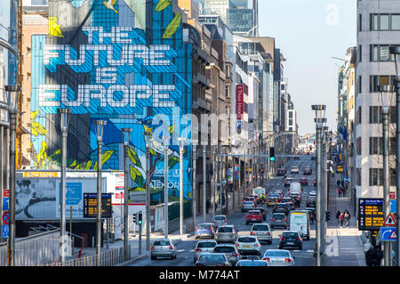 Grande murale avec le slogan : "l'avenir est l'Europe", en face de la publicité européenne par la Commission européenne, Berlaymont, Bruxelles, Rue de l Banque D'Images