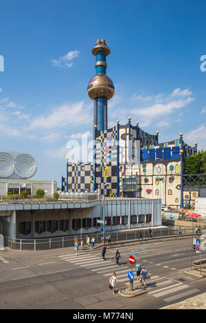 Fernwarme power plant, façade restaurée par l'eco-architecte Friedensreich Hundertwasser, Spittelau, Vienne, Autriche, Europe Banque D'Images