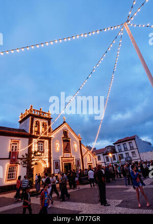 Couvent de Saint François et l'église de Nossa Senhora das Vitorias, crépuscule, Vila do Porto, l'île de Santa Maria, Açores, Portugal, Europe, Atlantique Banque D'Images