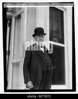 Thomas Edison était un inventeur américain, surtout connu pour son travail sur l'énergie électrique, le phonographe et le développement de l'ampoule électrique moderne. Ses inventions ont eu un impact profond sur la technologie moderne et l'industrie. Banque D'Images