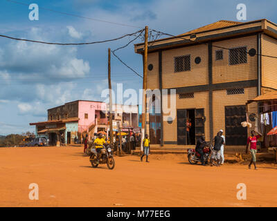 Centre Ville de Yokadouma, Cameroun, Afrique de l'Est Banque D'Images